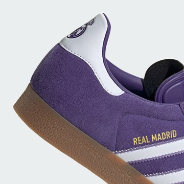 Baskets basses 'Gazelle Manchester United Terrace Icons' ADIDAS ORIGINALS en violet