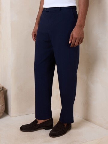 Loosefit Pantaloni con piega frontale di Next in blu: frontale