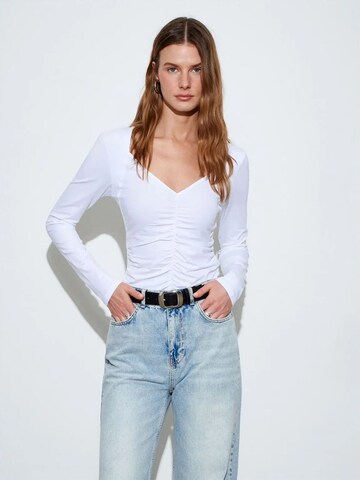 T-shirt Dilvin en blanc : devant