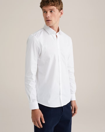 Coupe slim Chemise WE Fashion en blanc : devant
