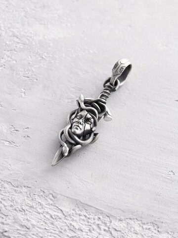 REYTEL Anhänger 'PATRONA MEDUSA' in Silber: Vorderseite