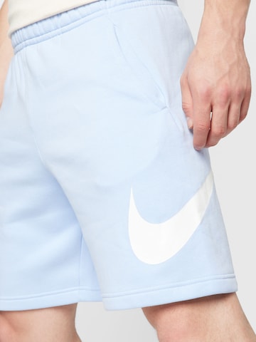 Regular Pantaloni 'Club' de la Nike Sportswear pe albastru