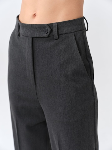 Wide leg Pantaloni di MB by Marta Buzolic in grigio