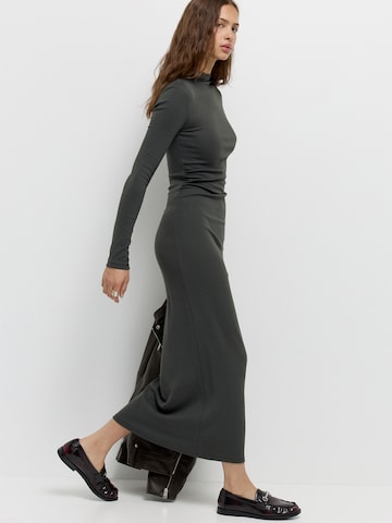Pull&Bear Kleid in Grau