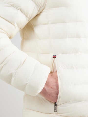 TOMMY HILFIGER Демисезонная куртка в Бежевый