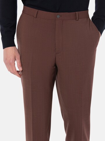 BENVENUTO Slim fit Trousers with creases '4032' in Brown
