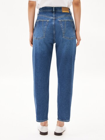 ARMEDANGELS Конический (Tapered) Джинсы 'Mairaa' в Синий