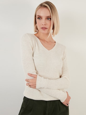 LELA Sweater in Beige: front