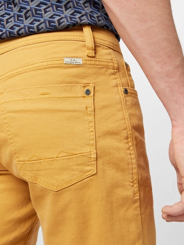 BLEND Regular Shorts in Gelb