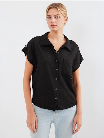 Bigdart Bluse in Schwarz: Vorderseite