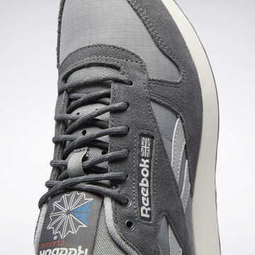 Reebok Sneakers in Grey