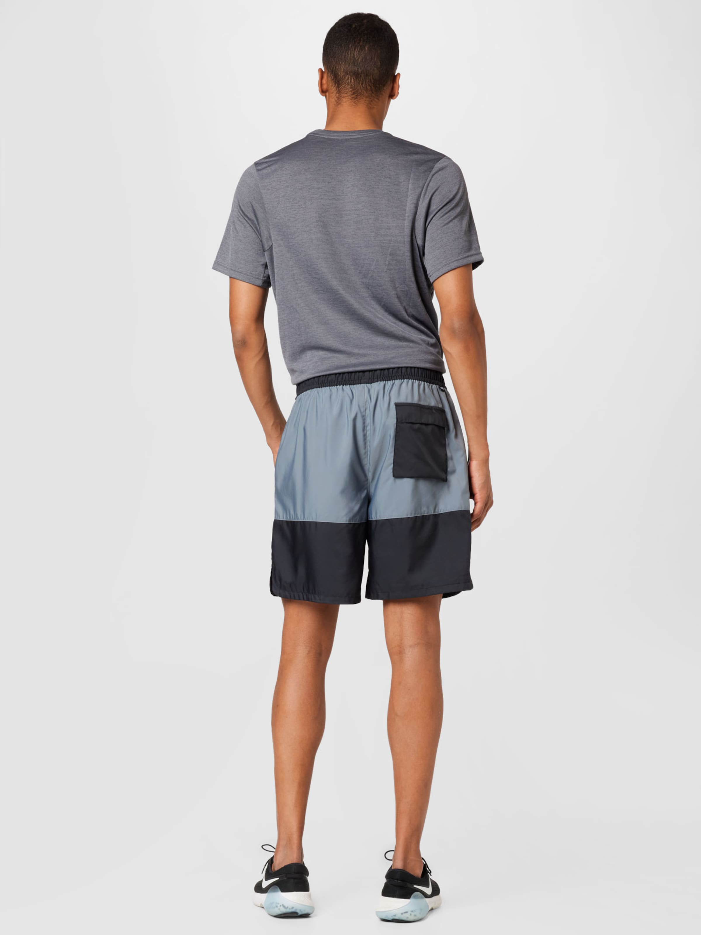 Männer Hosen Nike Sportswear Shorts in Schwarz - IM72389