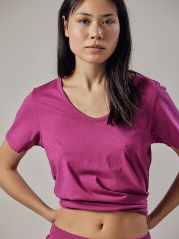 Maglietta 'T-Shirt Scollo Profondo' di OWN Off With Nature in rosa