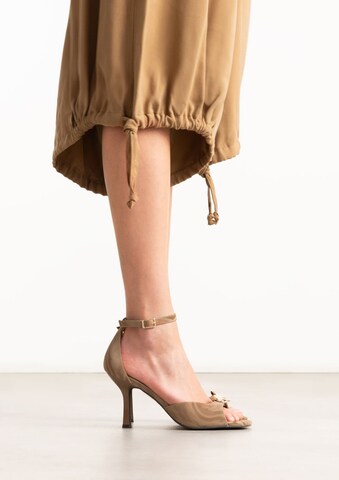 SACHA Sandaal in Bruin: voorkant