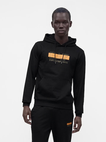 EA7 Emporio Armani Sweatshirt 'TRAIN' i svart: framsida