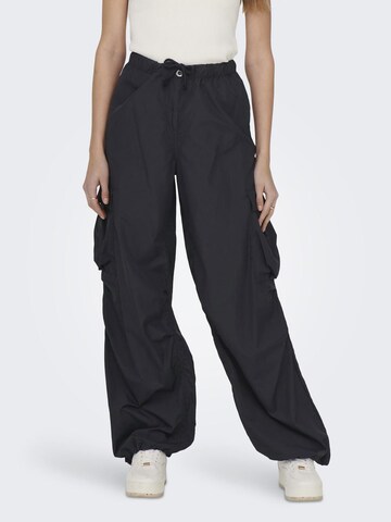 ONLY Wide leg Cargo trousers in Grey: front