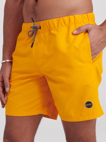 Shorts de bain Shiwi en jaune