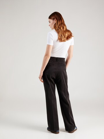 MUSTANG Loose fit Pleat-Front Pants 'Lola' in Black