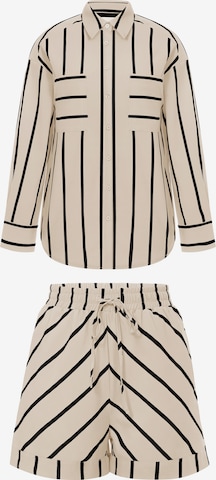 Pantaloni scurți de la Imily Bela pe portocaliu: față