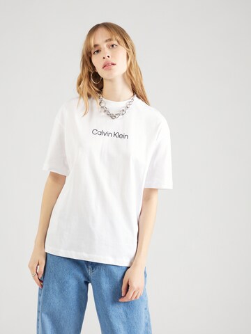 T-shirt 'HERO' Calvin Klein en blanc : devant