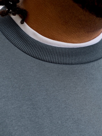 Jack & Jones Plus Mikina 'JJEBRADLEY' – šedá