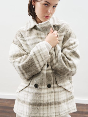 MANUKA Winter Jacket in Beige: front