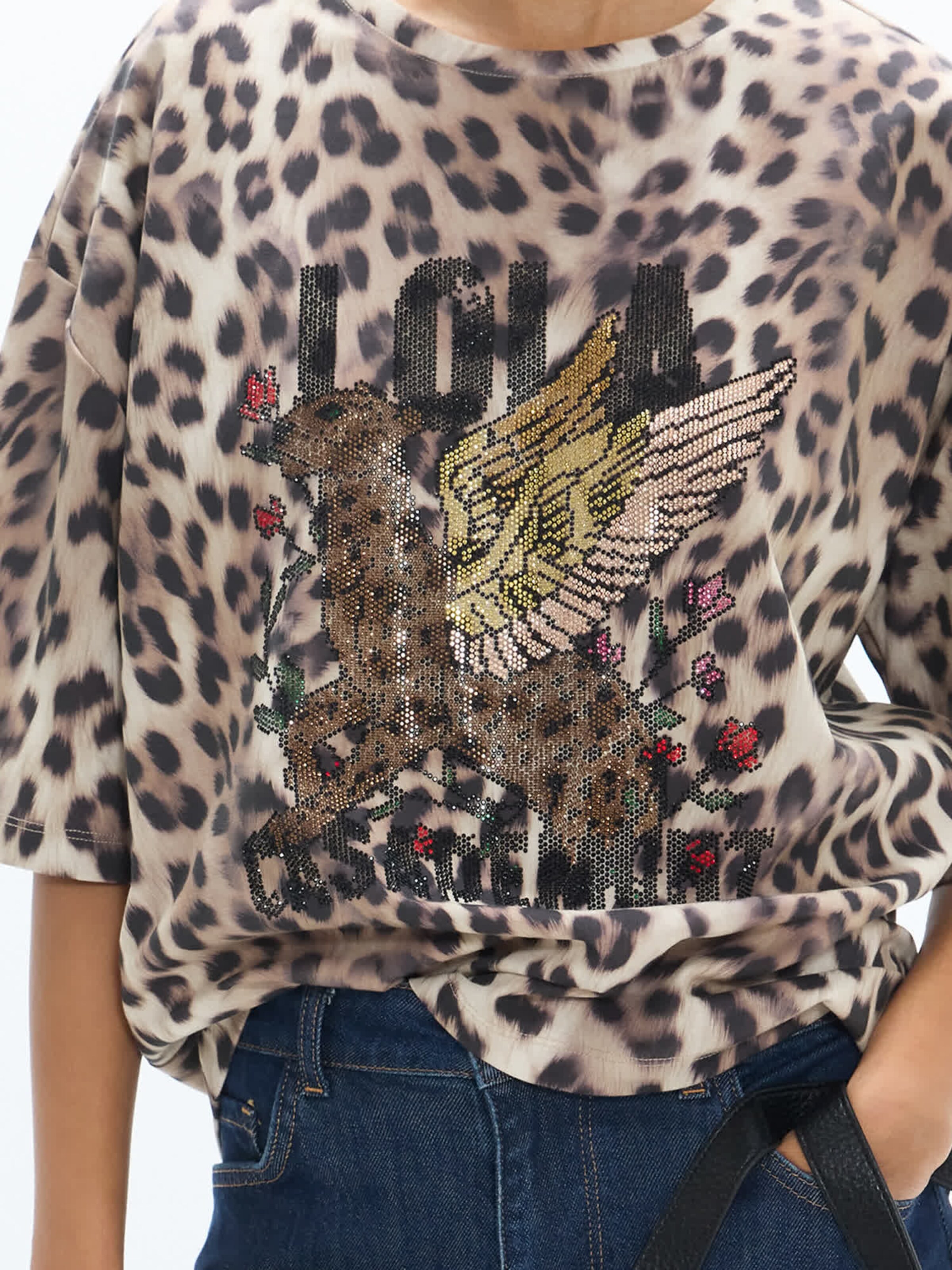 Lola Casademunt - Camiseta en marrón: frente