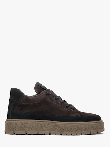 Estro Sneakers '09-4360' in Brown: front