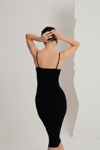 A LOT LESS Knitted dress 'Ria' in Black