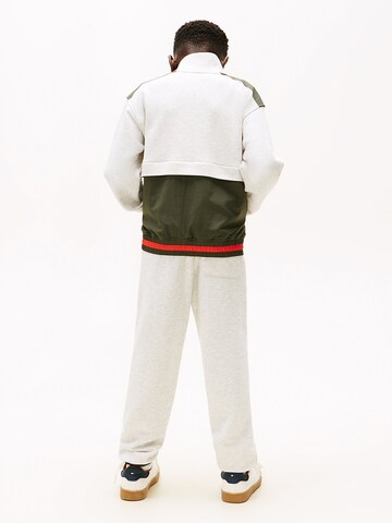 TOMMY HILFIGER Sweatshirt in Grau