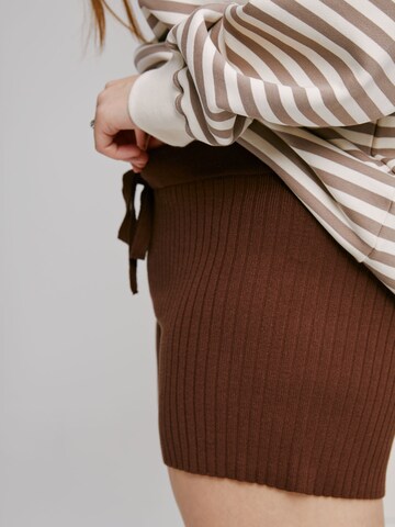 regular Pantaloni 'Charlotte' di A LOT LESS in marrone