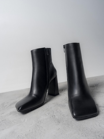 Estro Ankelboots '25118' i svart