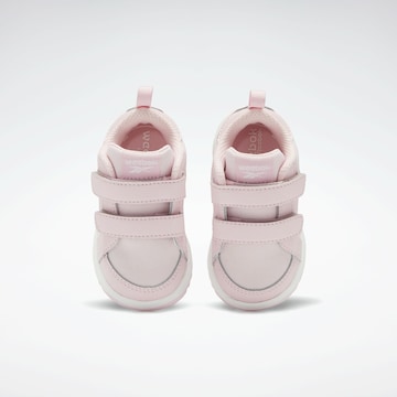 Reebok Classics Sneakers in Pink
