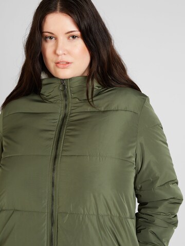 Giacca di mezza stagione 'Hilde' di ABOUT YOU Curvy in verde