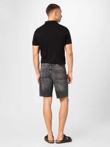 QS Regular Shorts in Grau