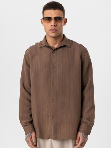 Coupe regular Chemise Dandalo en marron : devant
