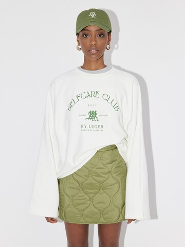 Sweat-shirt 'Jarina' LeGer by Lena Gercke en blanc : devant