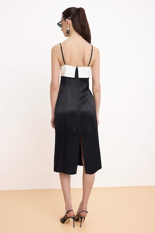 Trendyol - Vestido en negro