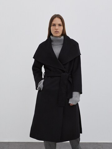 EDITED Between-Seasons Coat 'Rosalie' in Black: front