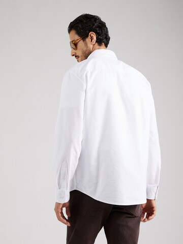 LEVI'S ® - Ajuste regular Camisa 'Authentic' en blanco