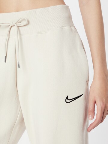 Nike Sportswear Дънки Tapered Leg Панталон в бежово