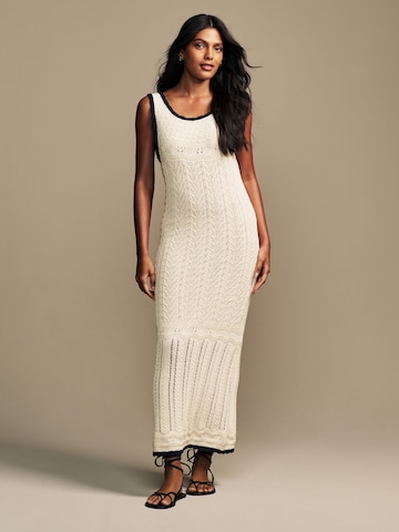 LAURA ASHLEY Gebreide jurk in Beige: voorkant