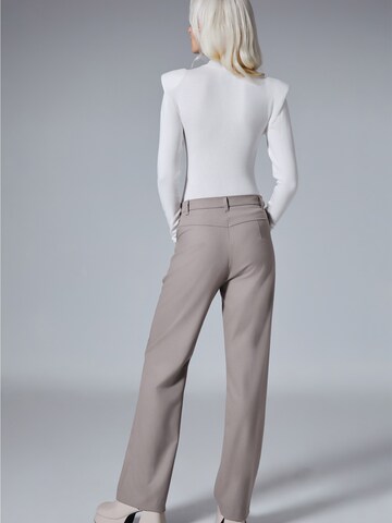 Regular Pantaloni 'Jerry' de la 4TAILORS pe gri