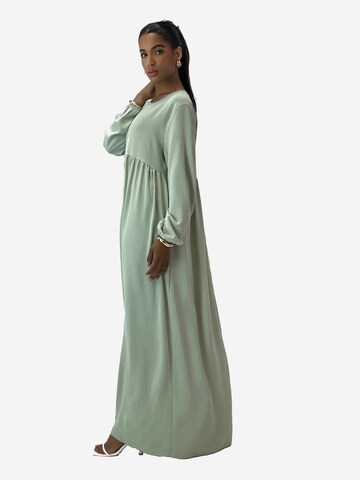 Elara Abaya in Grün