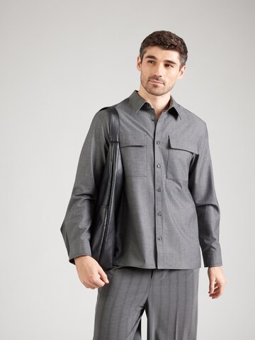 Fit confort Chemise Calvin Klein en gris : devant