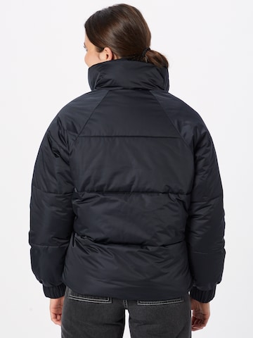 Abercrombie & Fitch Зимняя куртка в Черный