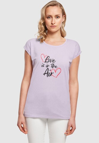 Merchcode T-Shirt 'Valentines Day - Love Is In The Air' in Lila: Vorderseite