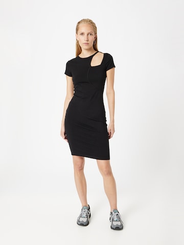 Rochie de la Urban Classics pe negru: față