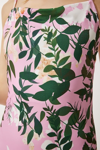 Happiness İstanbul Kesämekko värissä vaaleanpunainen