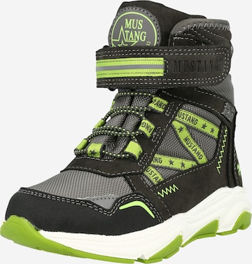 MUSTANG Trainers in Grey: front